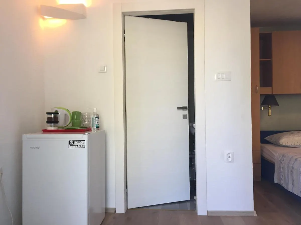 Double Room With Bathroom, Wifi, Airco, Parking, Washing Machine, Grill Medulin 0*,  Croatia