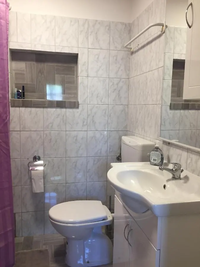 Double Room With Bathroom, Wifi, Airco, Parking, Washing Machine, Grill Medulin Homestay