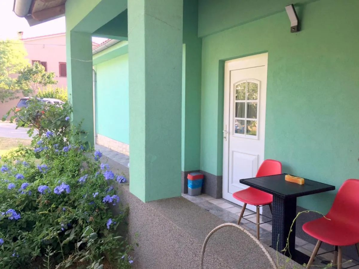 Double Room With Bathroom, Wifi, Airco, Parking, Washing Machine, Grill Medulin