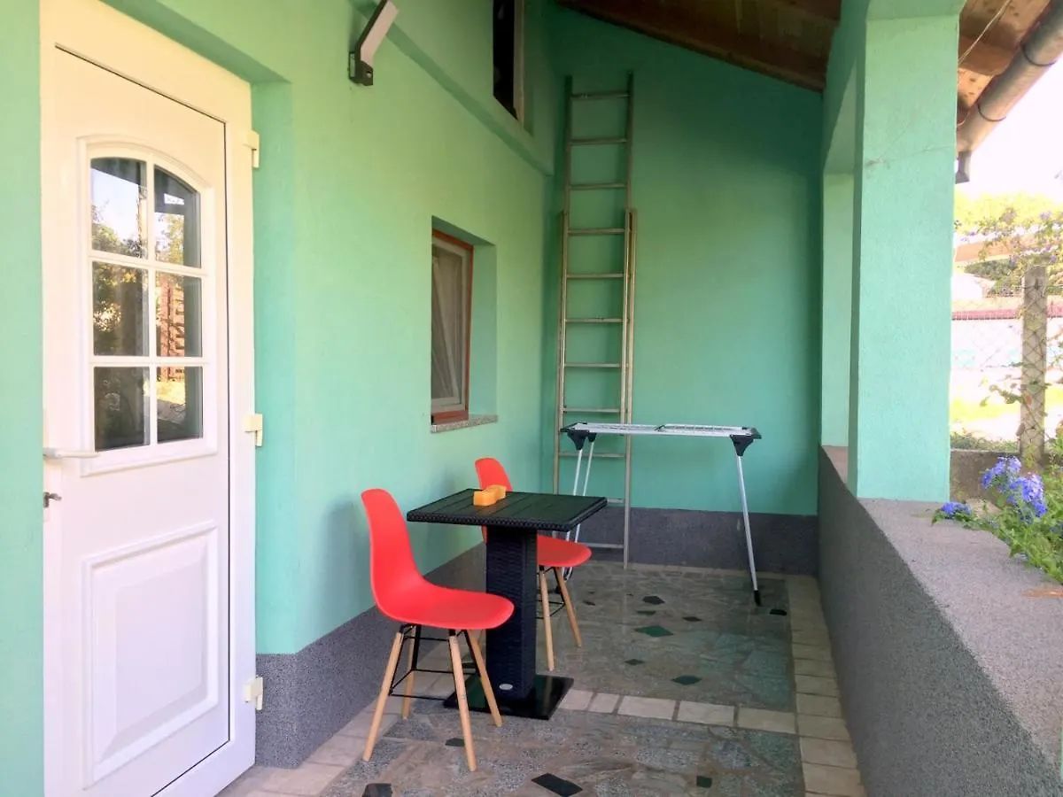 Double Room With Bathroom, Wifi, Airco, Parking, Washing Machine, Grill Medulin 0*,