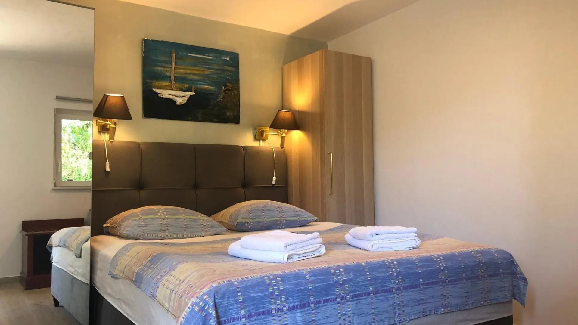 Homestay Double Room With Bathroom, Wifi, Airco, Parking, Washing Machine, Grill Medulin