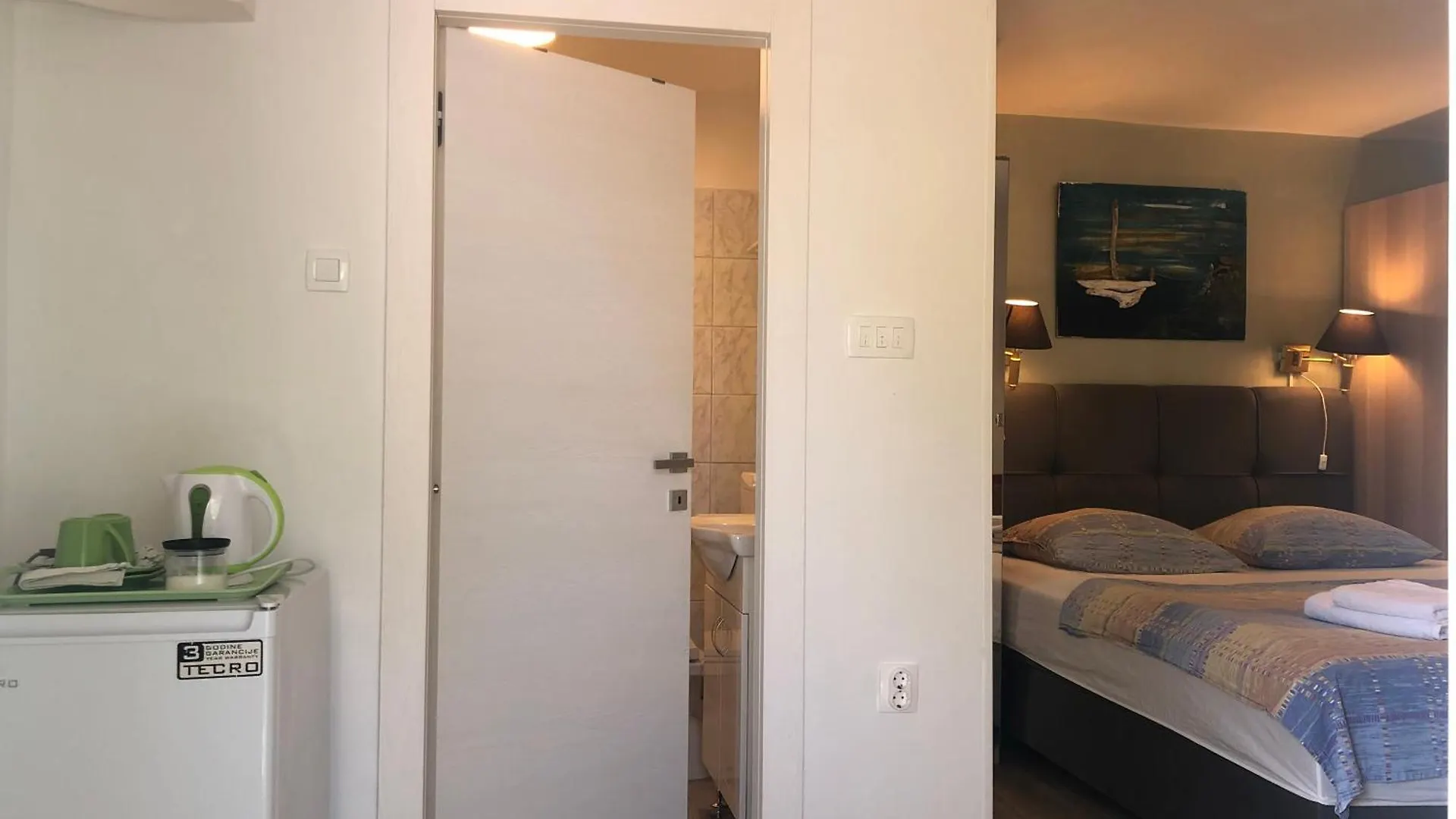 Homestay Double Room With Bathroom, Wifi, Airco, Parking, Washing Machine, Grill Medulin Croatia