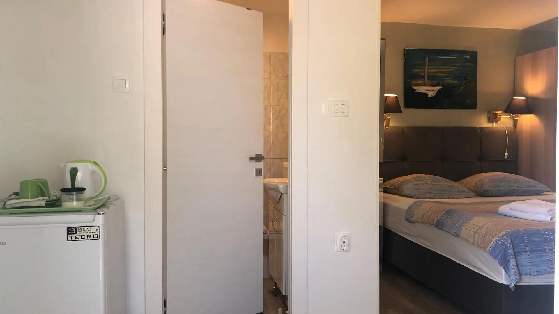 Double Room With Bathroom, Wifi, Airco, Parking, Washing Machine, Grill Medulin