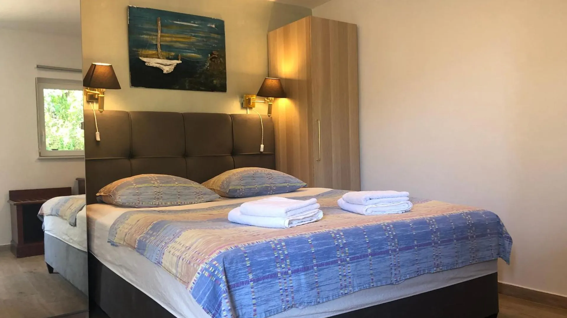 Double Room With Bathroom, Wifi, Airco, Parking, Washing Machine, Grill Medulin Homestay