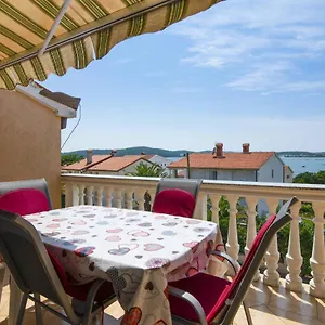 Tara Apartman
