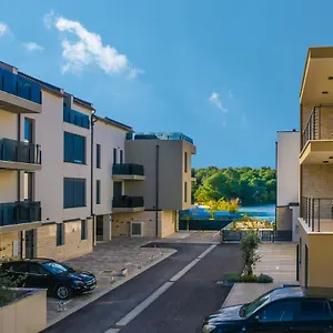 Laurel Apartment