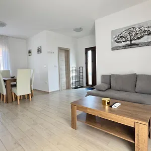Flowers Medulin, Fucane 2 Apartman