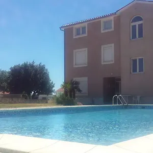 Leonardo Apartment